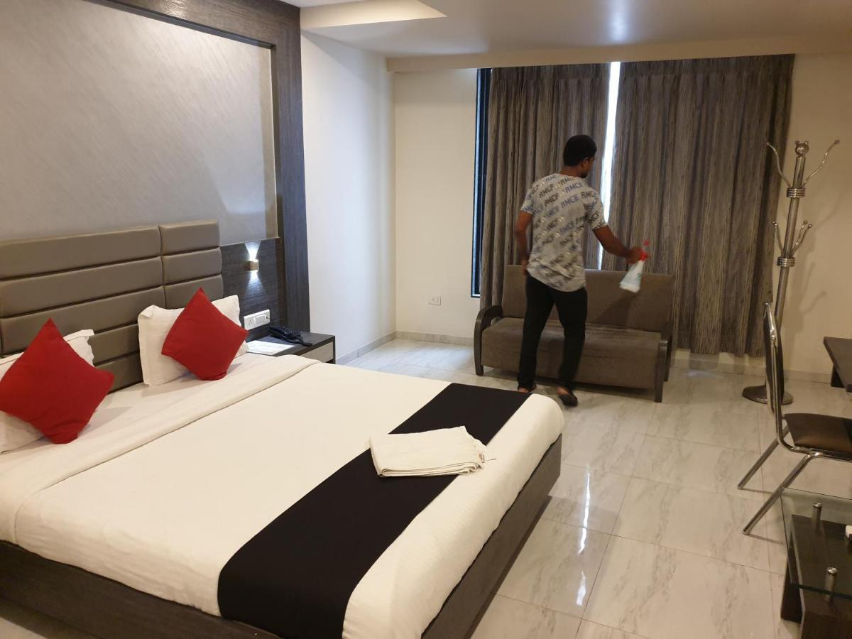 Hotel Unity Ahmedabad Esterno foto