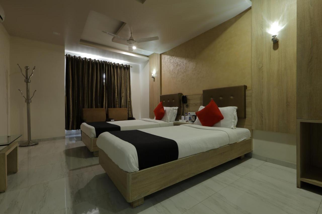 Hotel Unity Ahmedabad Esterno foto