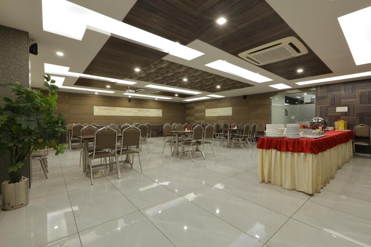 Hotel Unity Ahmedabad Esterno foto