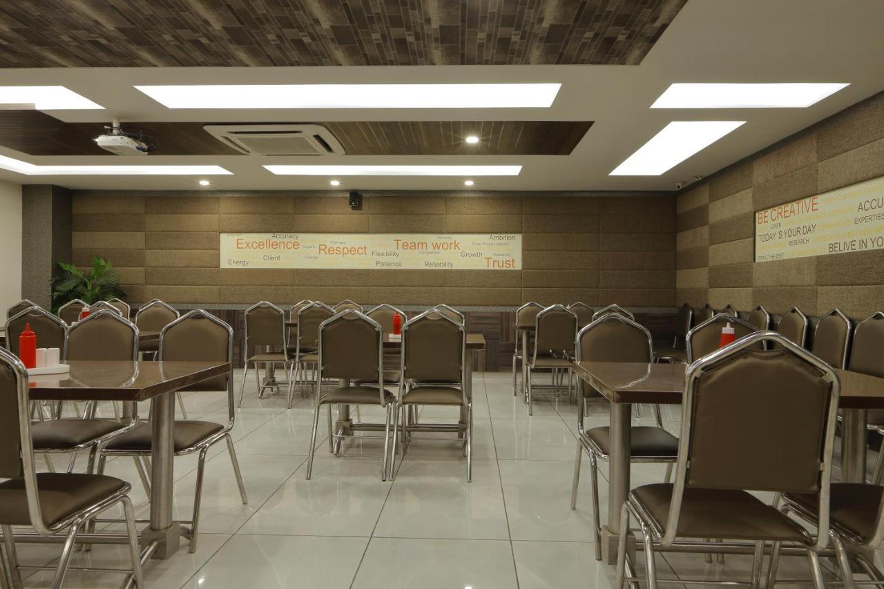 Hotel Unity Ahmedabad Esterno foto