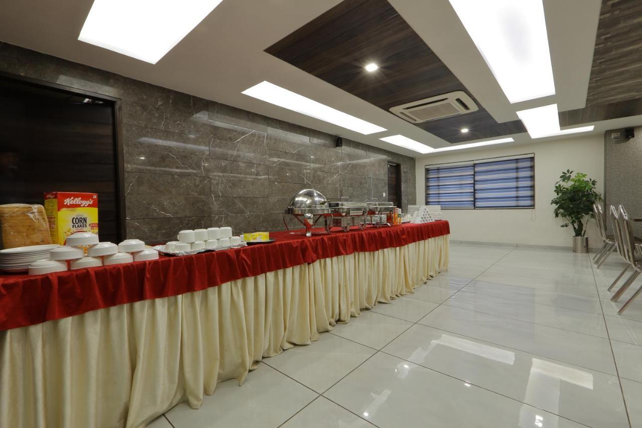 Hotel Unity Ahmedabad Esterno foto