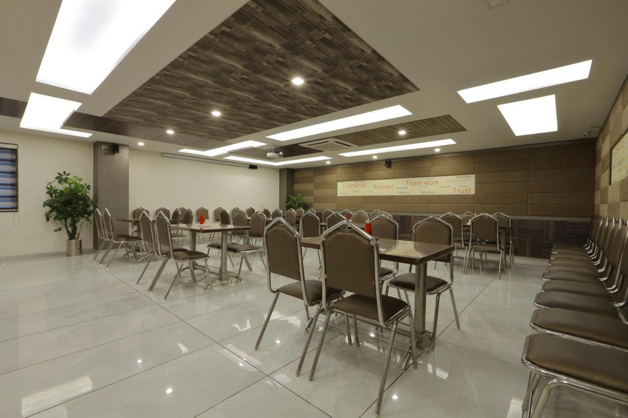 Hotel Unity Ahmedabad Esterno foto