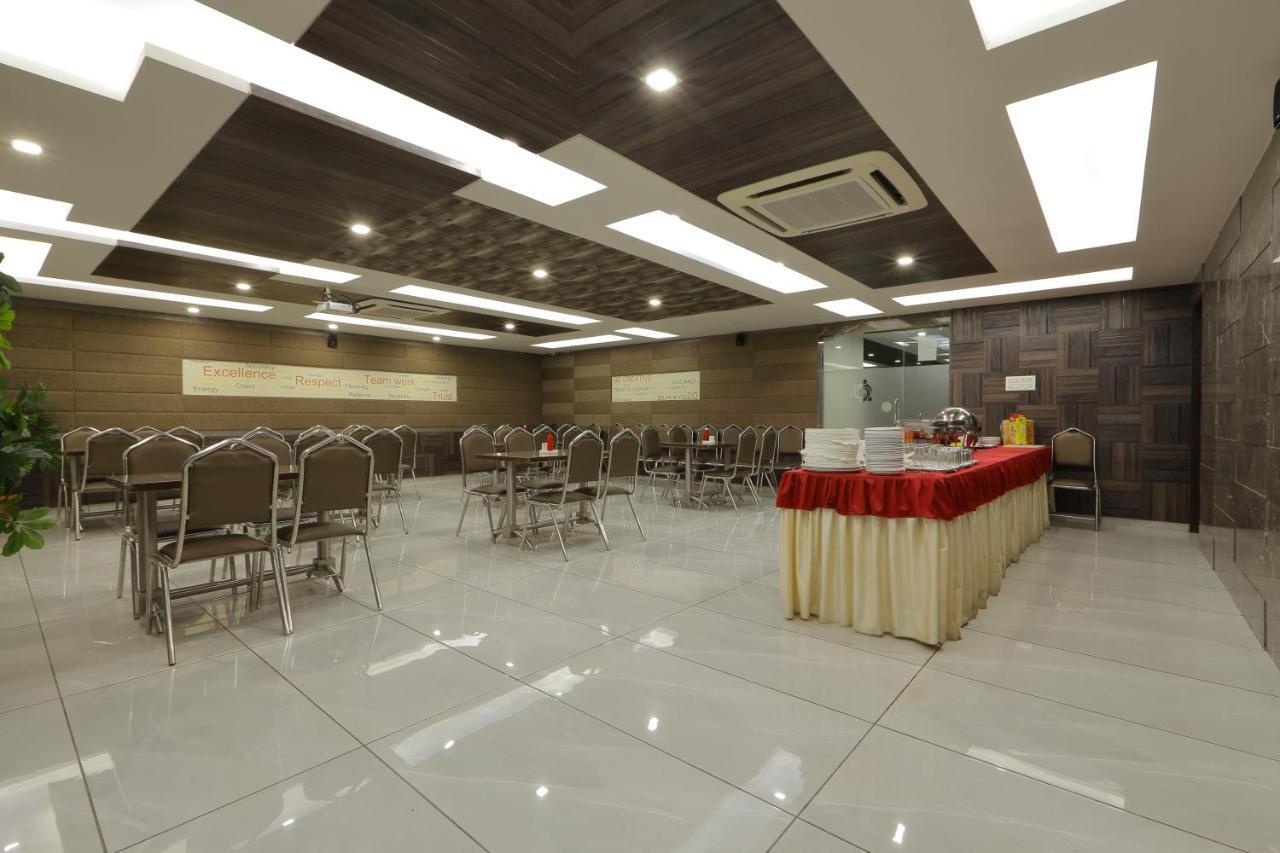 Hotel Unity Ahmedabad Esterno foto